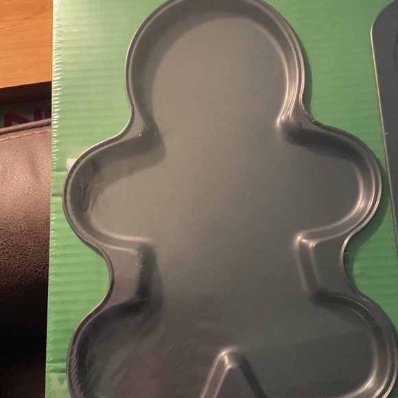 Wilton Holiday Baking Set - Picture 2 of 5